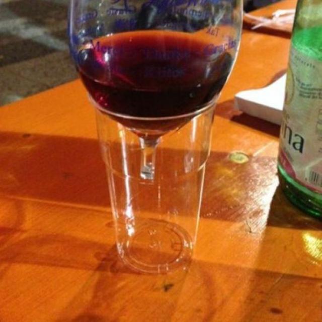 強引すぎて面白い日曜大工の道具を使い回す写真