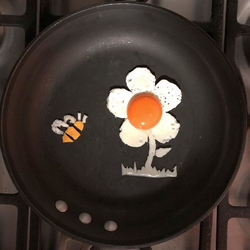 ミツバチと花