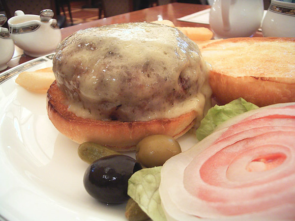 見ているだけで食べたくなる美味しいハンバーグの写真