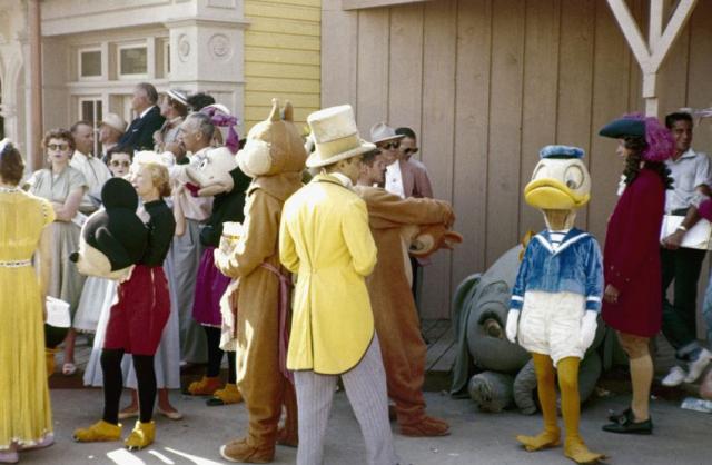 オープン直後のディズニーランドを撮影した写真