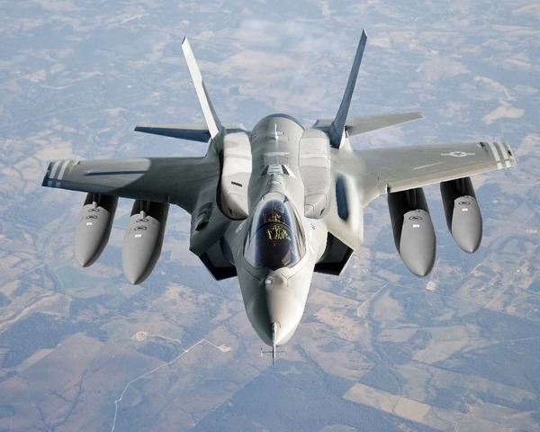 空のロマン♪ 戦闘機の写真
