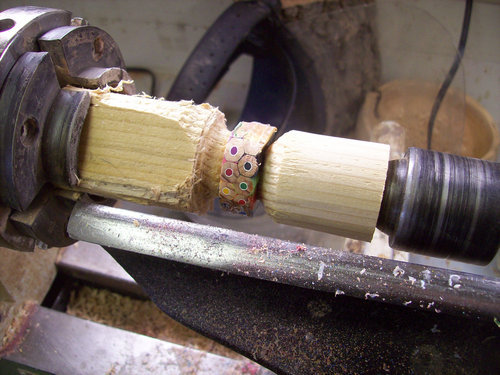 「色鉛筆を加工して指輪を作ってみた」思いもよらないデザインが注目を浴びる