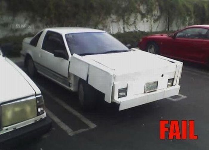 間違った改造を施してしまった車の写真