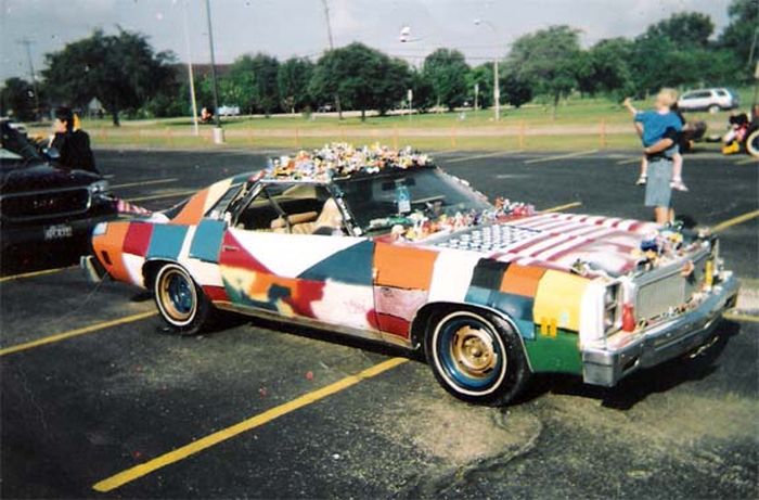 間違った改造を施してしまった車の写真