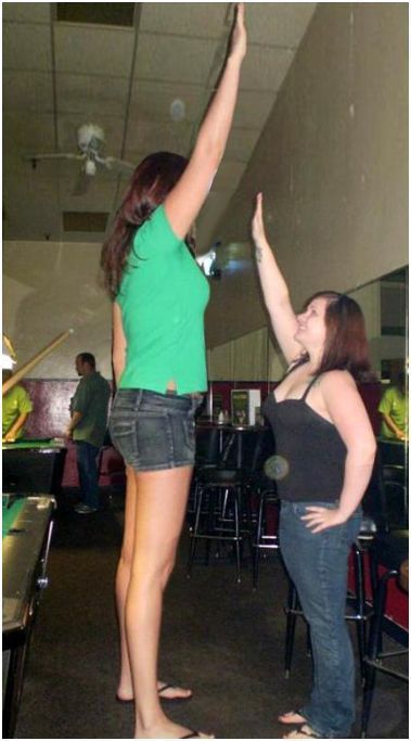 驚愕するほど背が高い、お姉さんたちの写真