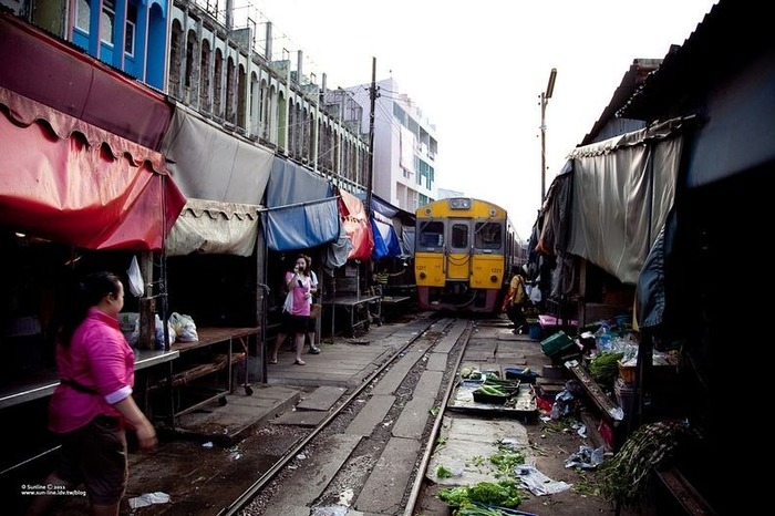 タイの「危険すぎる」と言われる鉄道市場
