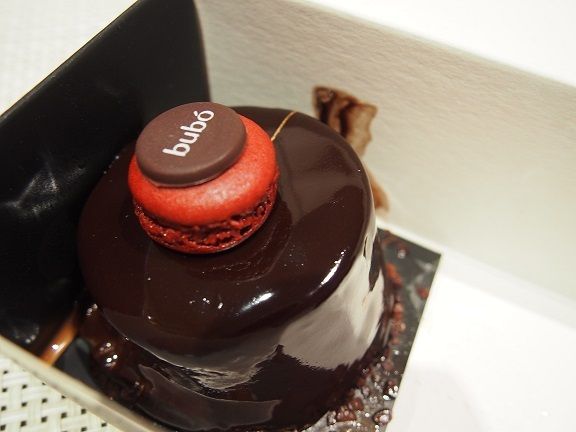 本当に美味しそうなチョコレートケーキの写真