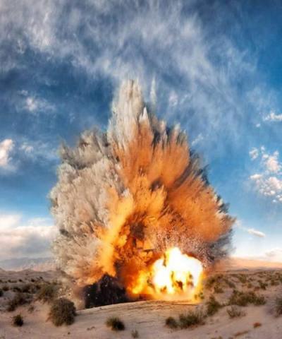 大爆発の瞬間を捉えた写真