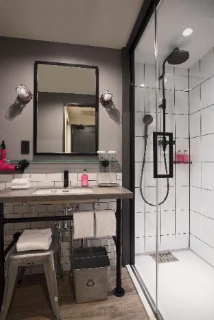 Moxy Osaka Honmachi (Marriott Group)