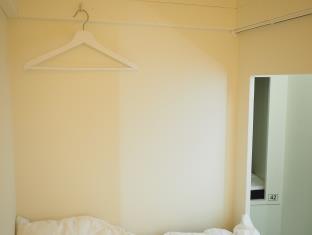 almond hostel and cafe