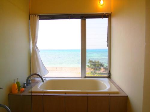 Keiki BeachHouse & Cafe