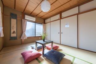 Subway Jujo sta 1min. Convenient! Max 10 people