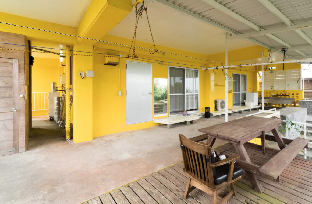 Pension Yellow House