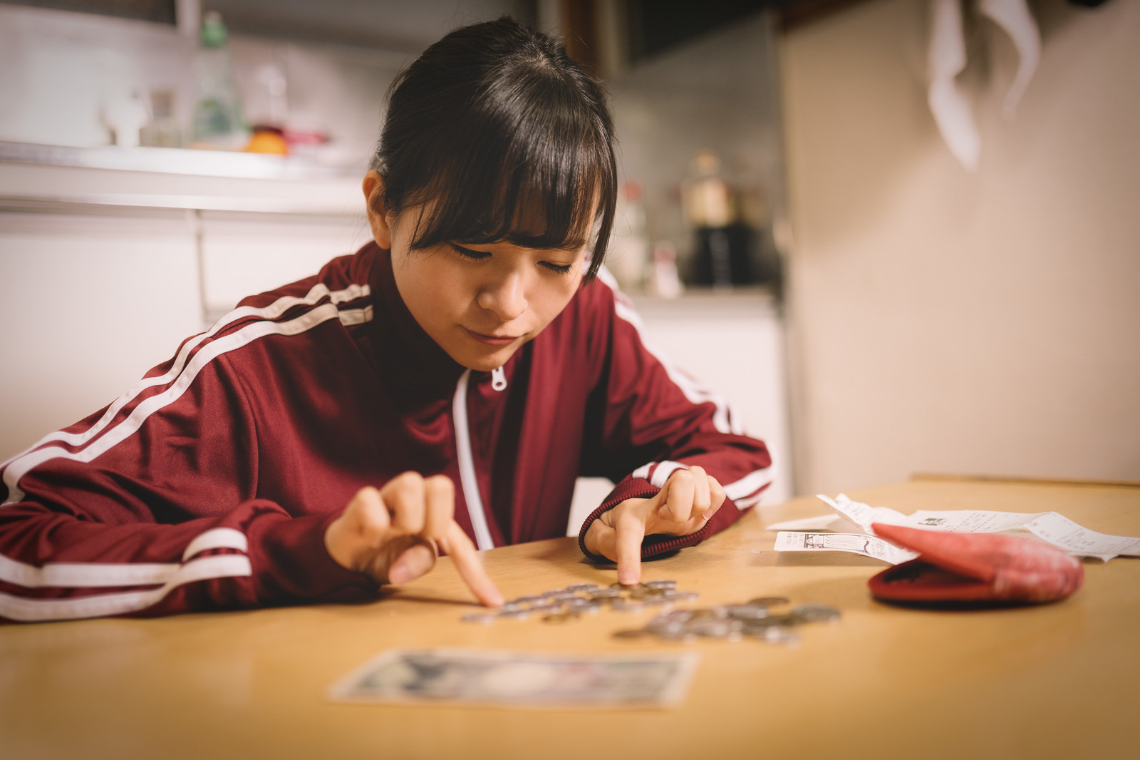 投資の知識がない中産階級の没落。消費税の引き上げで国が格差を創り出している実態