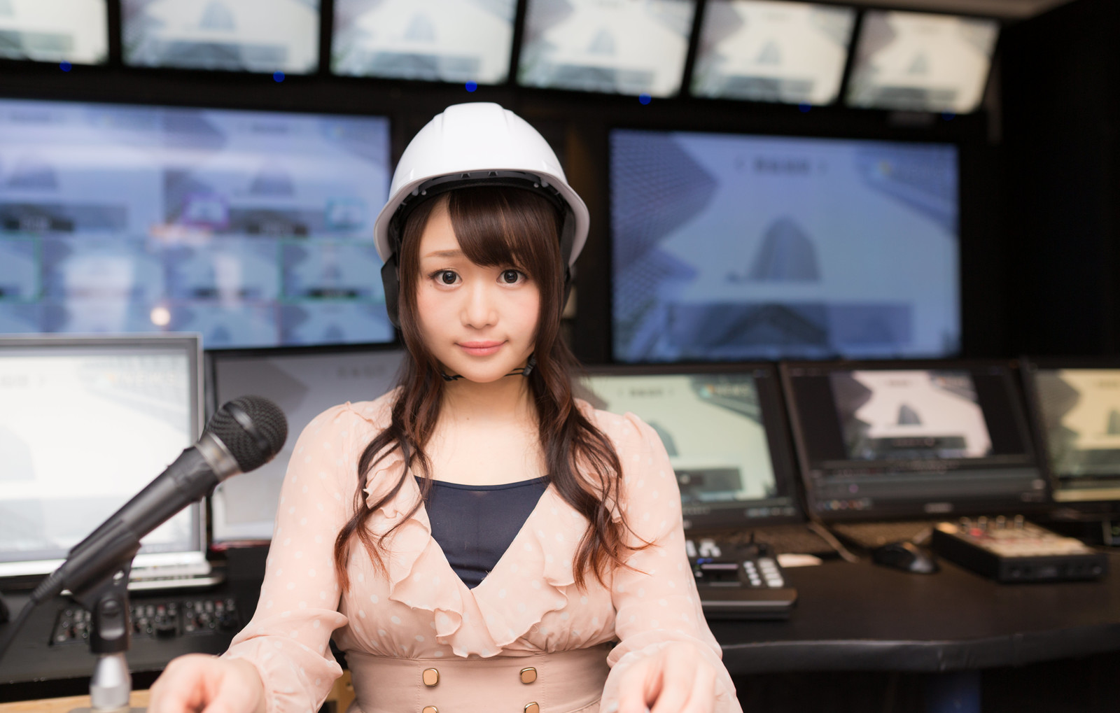 ご飯を食べながらテレビを見るカップル・家族は、もう終わっている。