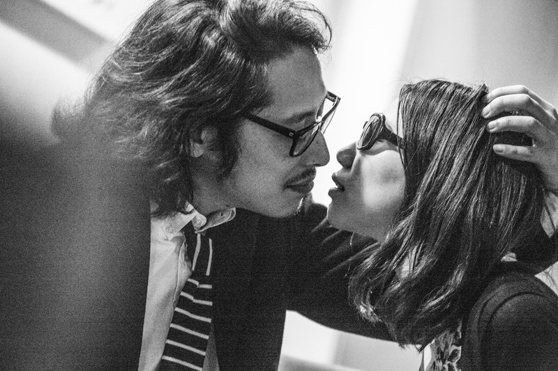 キスする男女 キスする男女